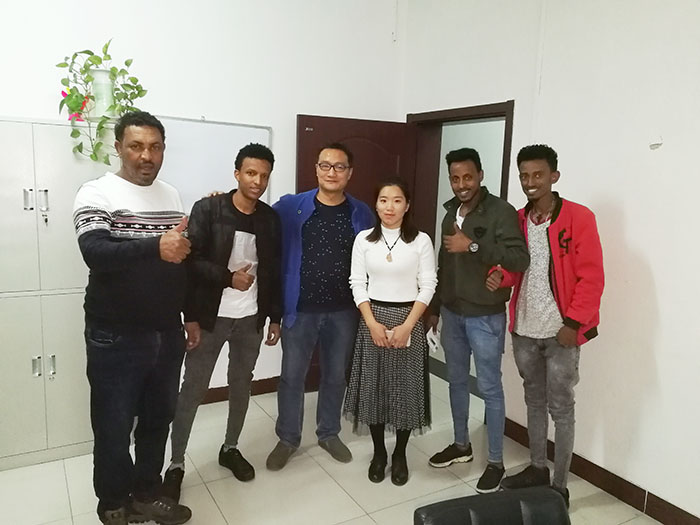 济南香蕉视频导航国外客户到厂验收大香蕉91视频设备