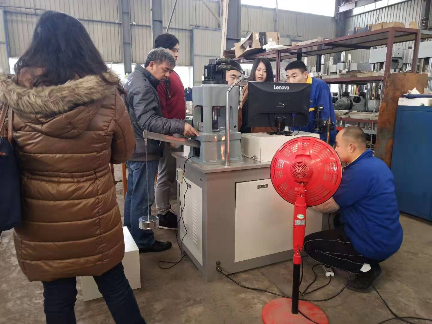 国外客户到济南香蕉视频导航工厂参观考察