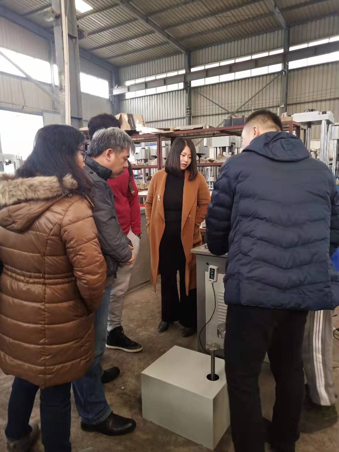 国外客户到济南香蕉视频导航工厂参观考察