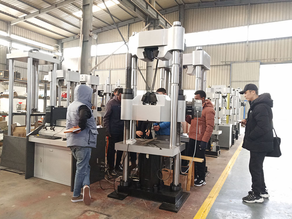 印尼客户到济南香蕉视频导航工厂考察订购大香蕉91视频设备